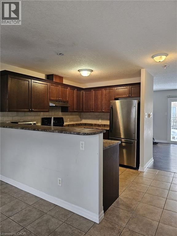 Building Photo - 10 Foxglove Crescent