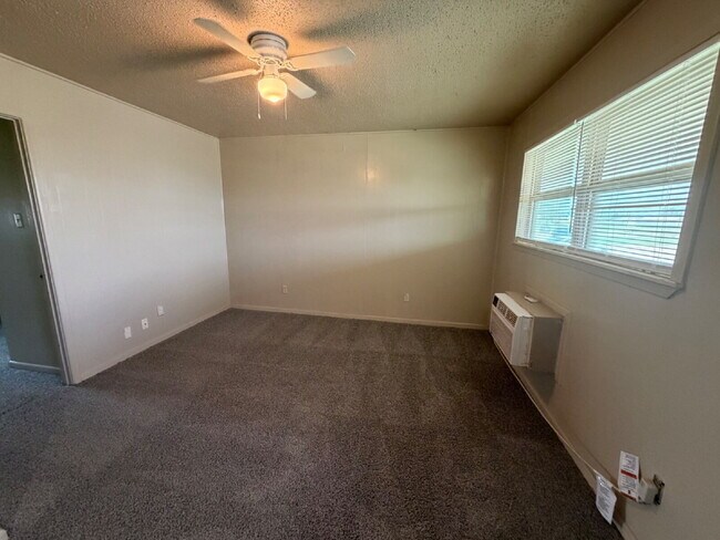 Building Photo - MOVE IN SPECIAL- Cozy 1-Bedroom Unit in Lubbock – Ideal for Urban Living!