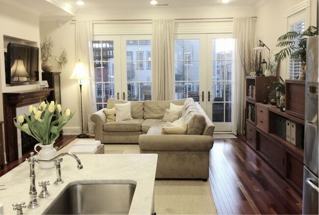 Living room - 1130 5th St NW