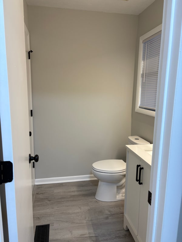 Building Photo - 1252 N Forest Dr