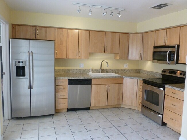 Foto del edificio - 700 Fernwood Ln