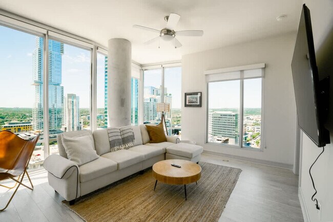 Foto del edificio - 615 W 7th St
