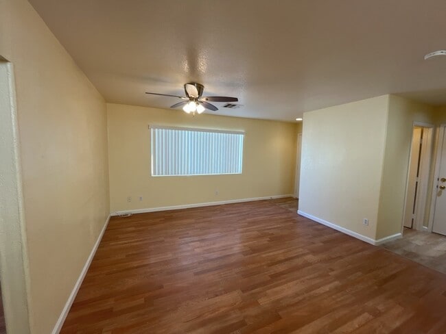 Building Photo - Experience luxurious living in this stunning 4-bedroom, 2.5-bathroom house