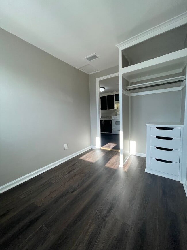 Building Photo - 2 bed, 1 bath home for rent in Waterloo