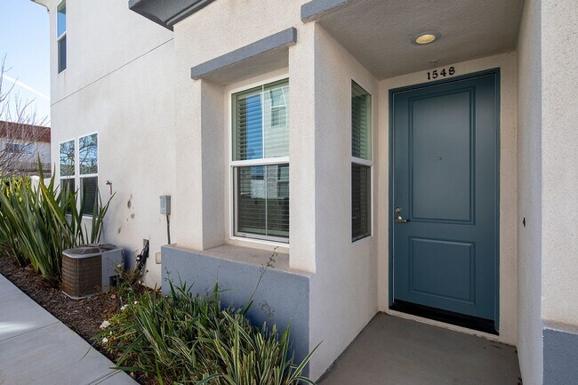 Foto del edificio - Spacious Two Bedroom Townhouse in Imperial...