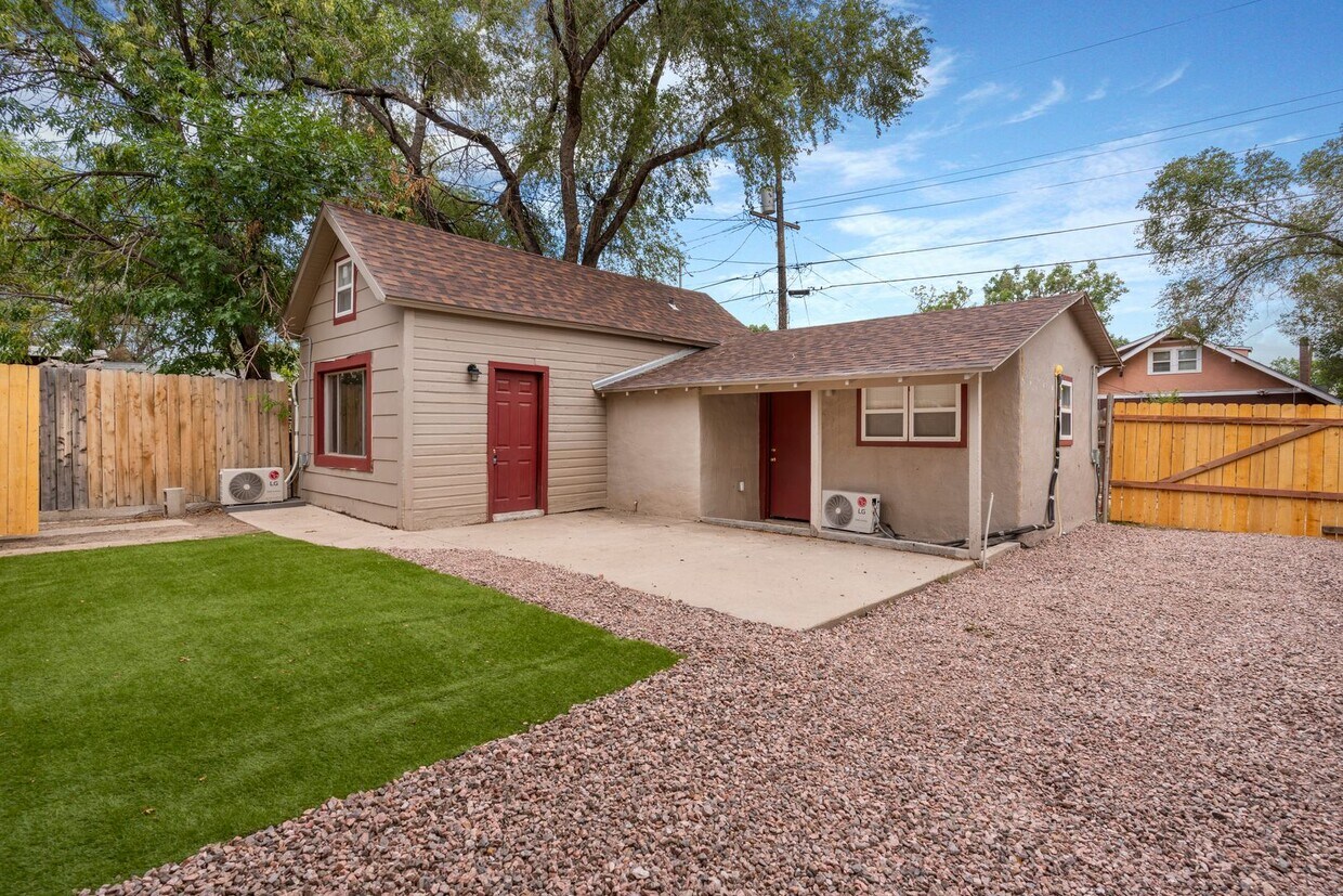 Primary Photo - Carriage House near Downtown Pueblo!