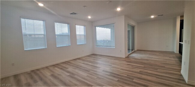 Building Photo - 2555 Hampton Rd