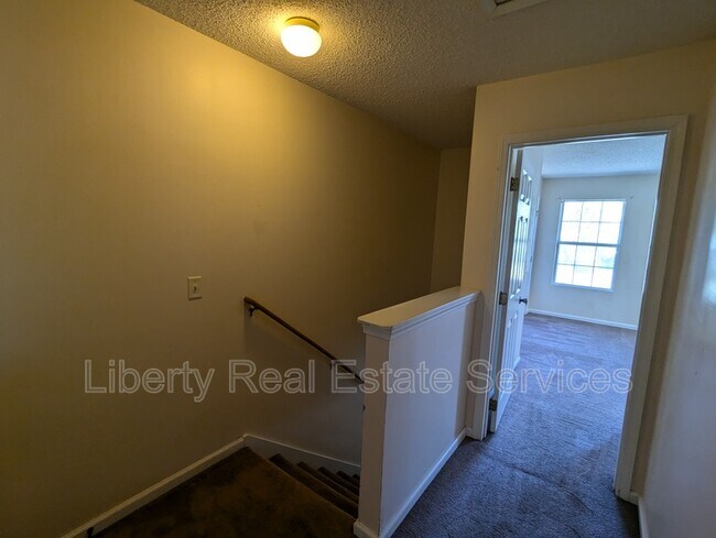 Building Photo - 1100 Pineland Ave