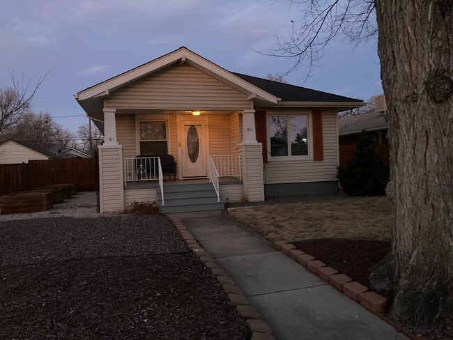 Building Photo - 211 S 6th Ave