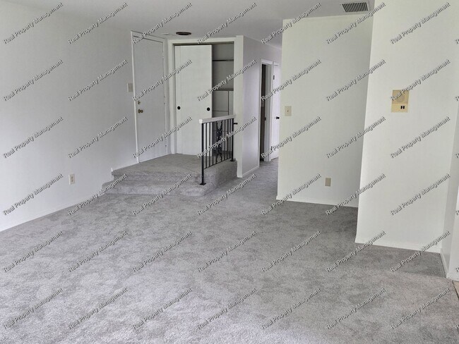 Foto del edificio - Two Bed Two Bath Munster Condo