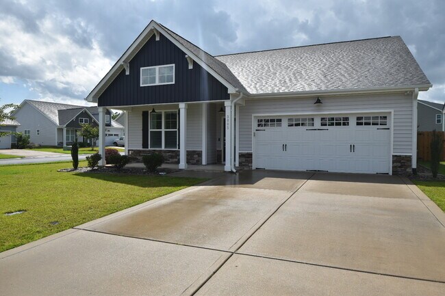 Foto del edificio - 3005 Primrose Ln