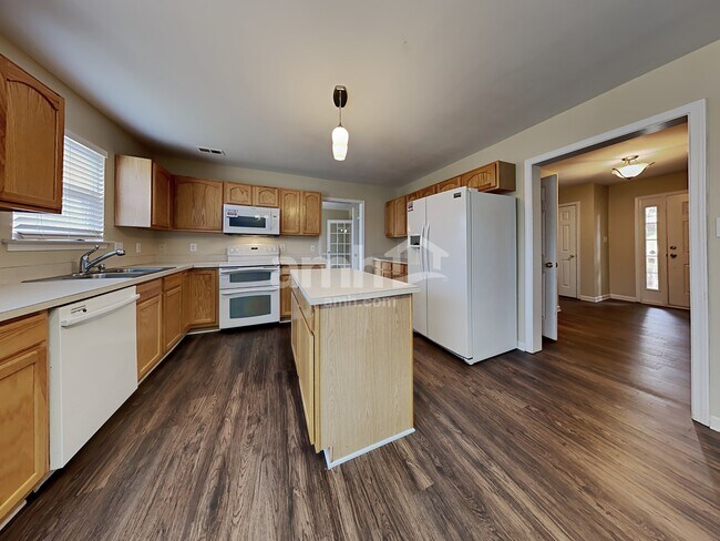 Building Photo - 141 Sawhorse Dr