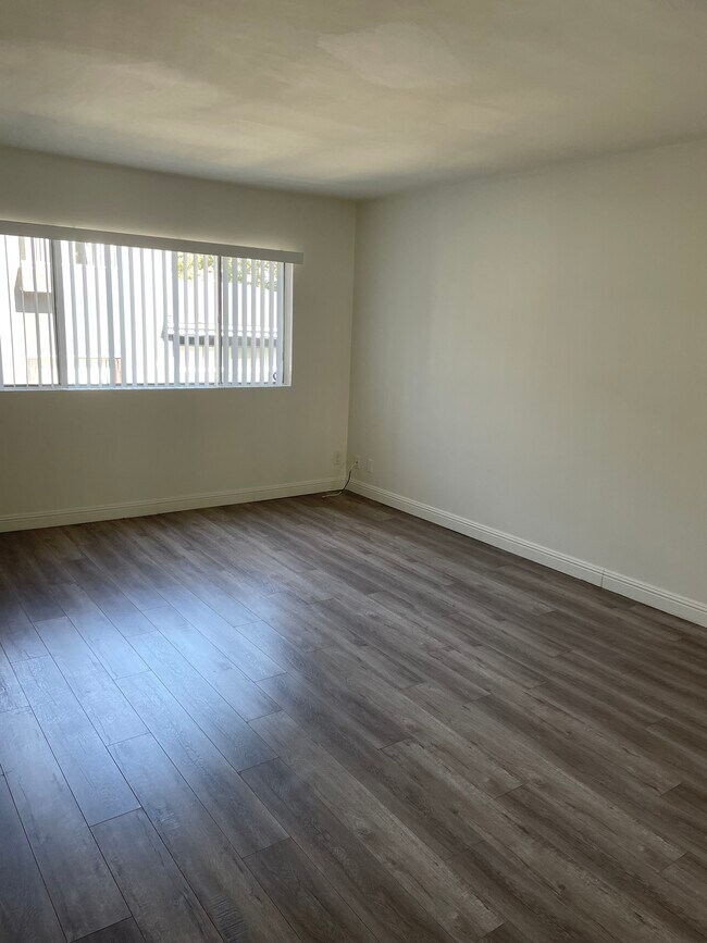 Foto del edificio - Westwood Plaza Apartments
