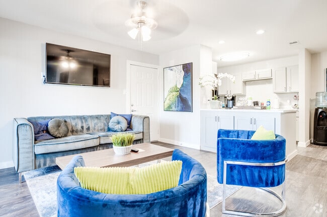 Interior Photo - Oaks at Creekside Apartments