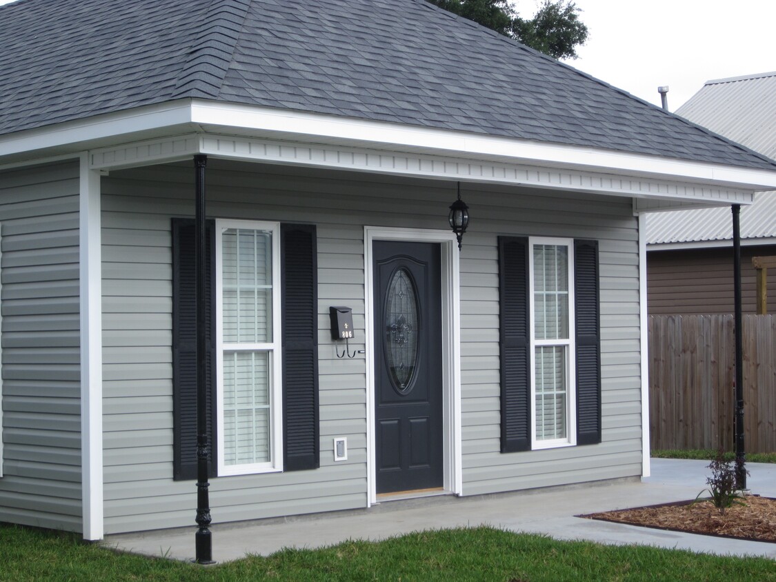 Primary Photo - 806 Wiltz St