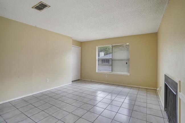 Building Photo - 1609 Windsong Ln