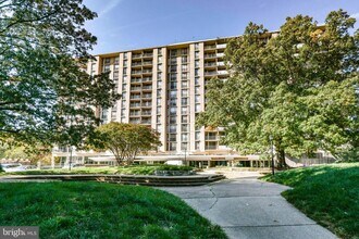 Building Photo - 4600 S Four Mile Run Dr