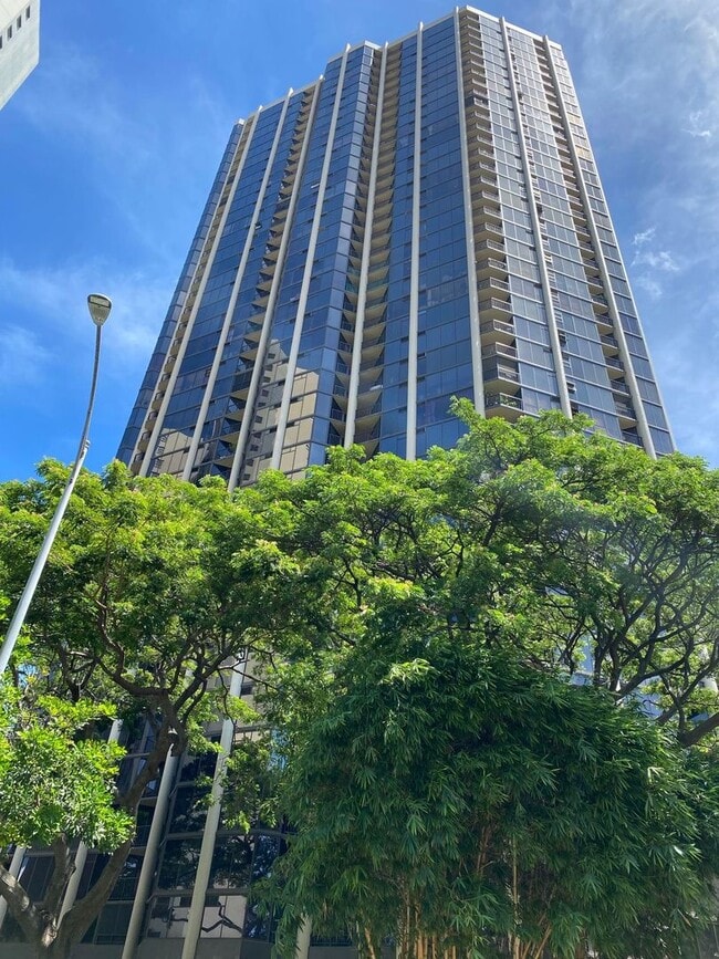 Building Photo - 60 N Beretania St