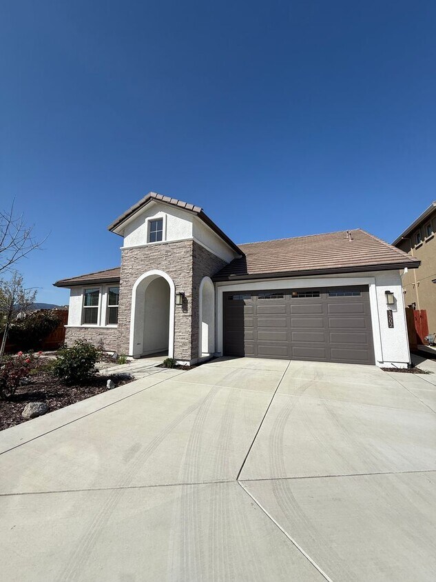 Primary Photo - BEAUTIFUL HOME IN SANTANA RANCH