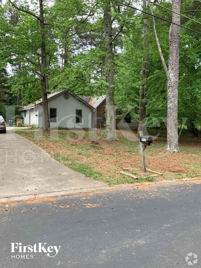 Building Photo - 1717 Pinto Trail