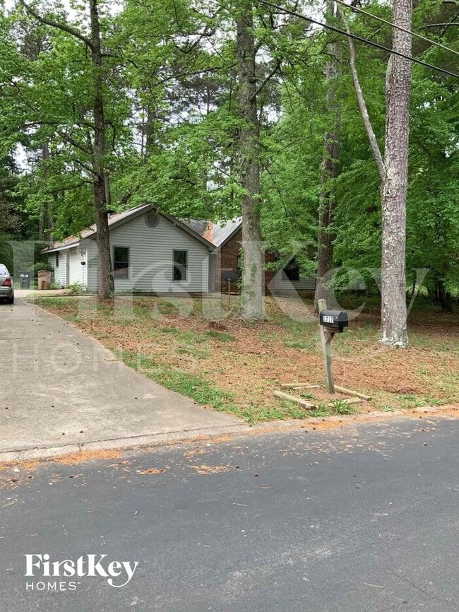 Building Photo - 1717 Pinto Trail
