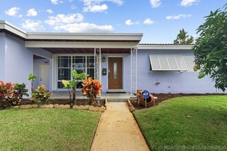 Building Photo - 1820 SW 22nd Ave