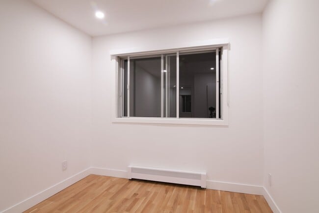 Building Photo - 760 Av. Galt