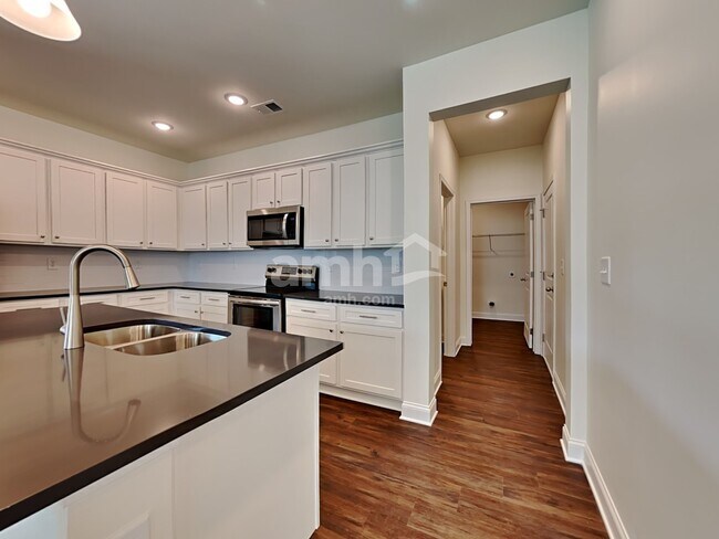 Building Photo - 113 Pecan Drive