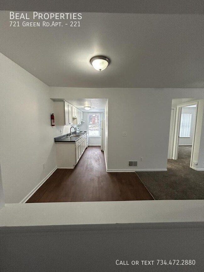 Foto del edificio - 721 Green Rd