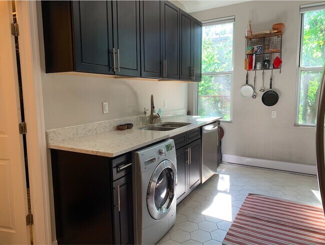 Foto del edificio - 244 Webster Ave
