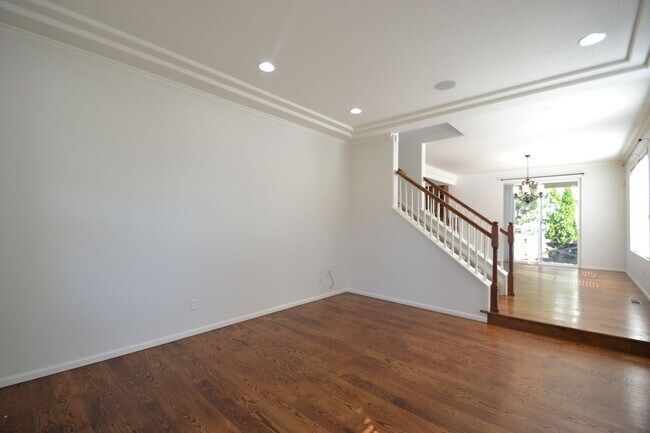 Building Photo - 4 bedrooms and large loft in Banning Lewis...