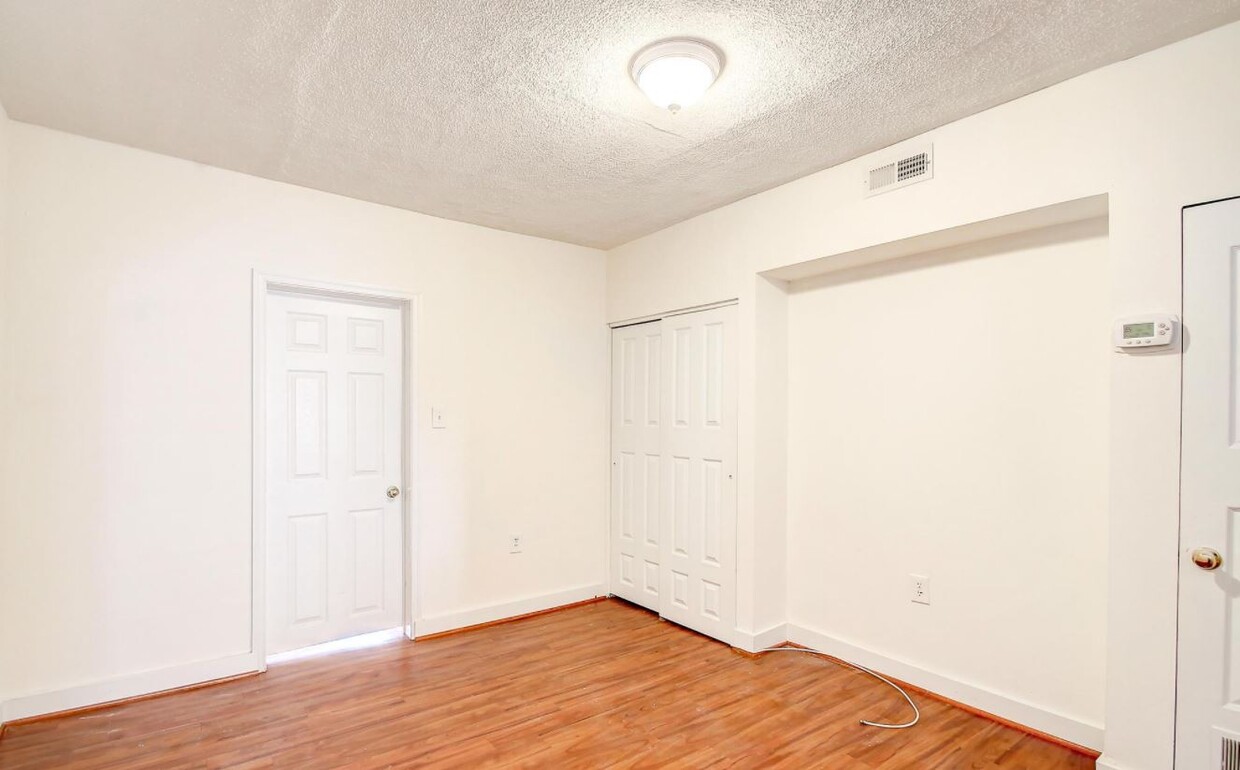 Primary Photo - 2306 Fleet St
