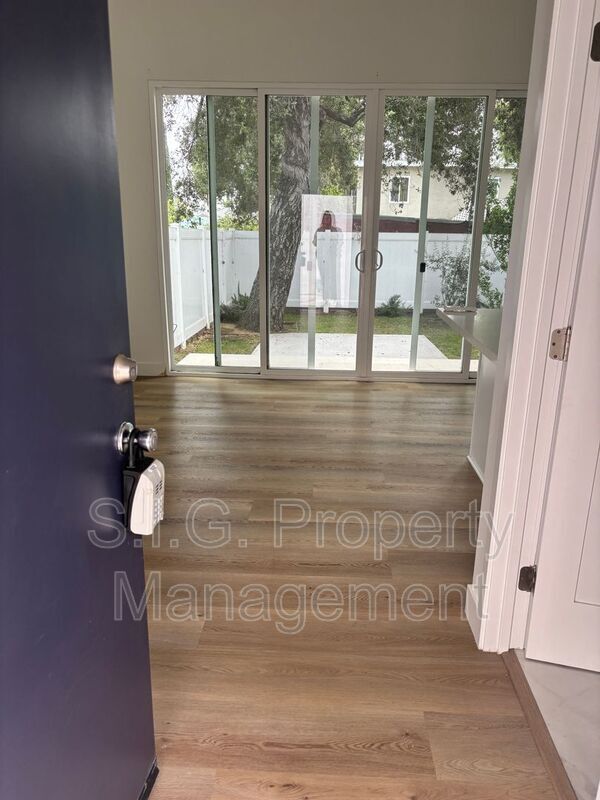 Foto del edificio - 248-250 W. Howard St
