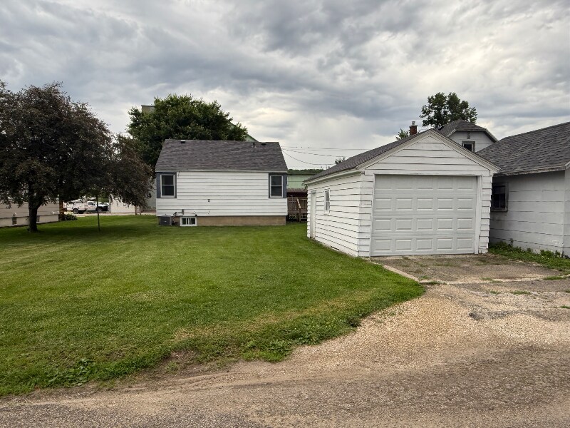 Building Photo - 817 E Water St
