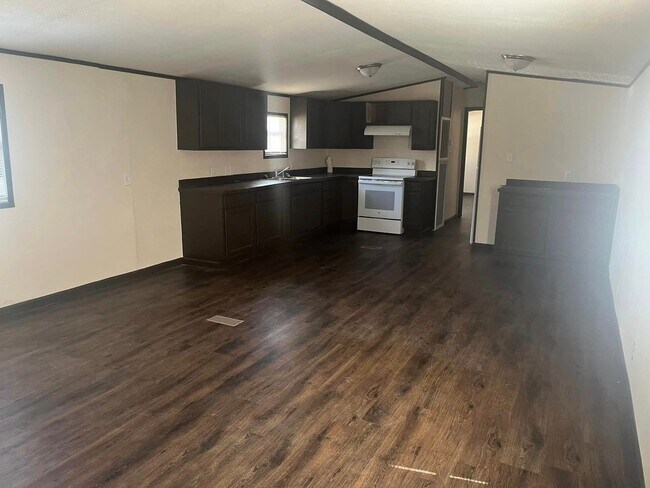 Foto del edificio - 3 Bed 2 Bath Mobile Home Available for Rent