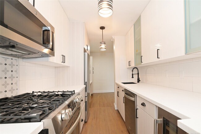 Foto del edificio - 6 Birchwood Ct