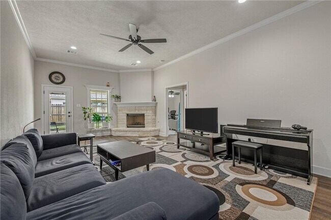 Foto del edificio - 1011 Dove Chase Ln