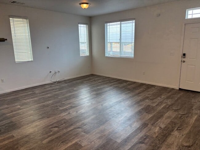 Building Photo - Lemmon Valley Townhouse