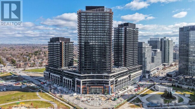 Photo du bâtiment - 18 Esther Shiner Blvd