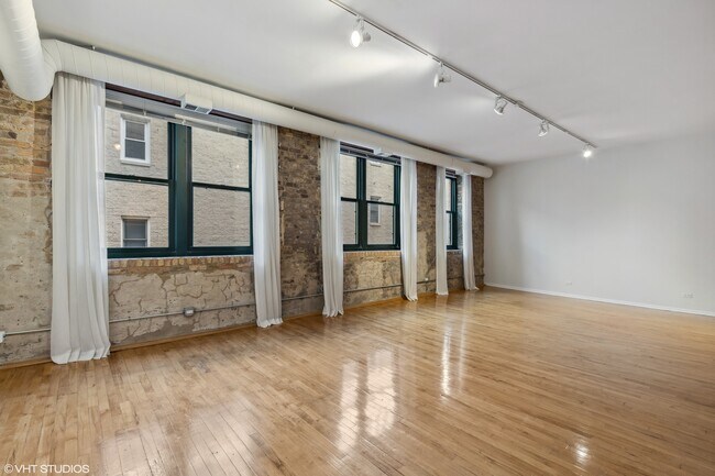 Building Photo - 515 N Noble St