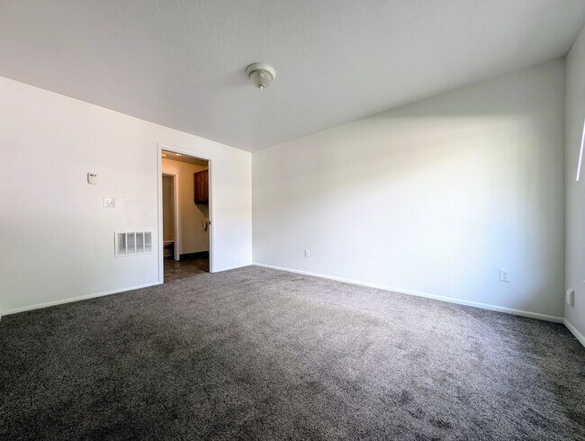 Building Photo - 333
