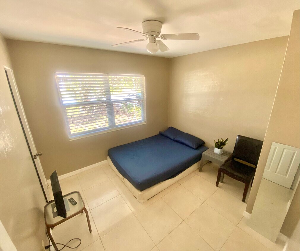 Foto principal - 6514 34th Ave N