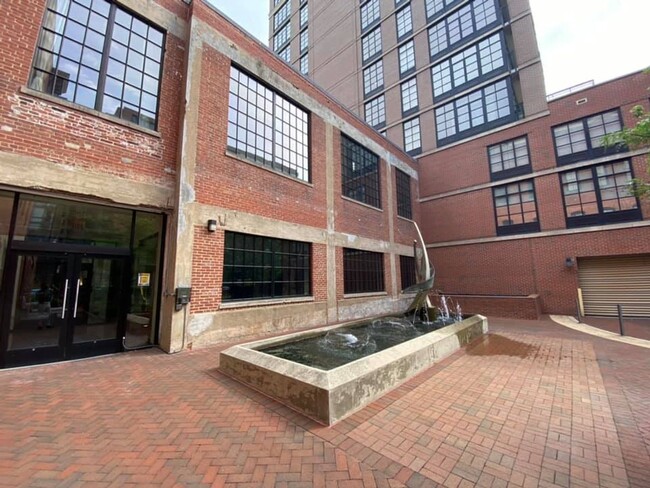 Foto del edificio - Lovely 1 BR + Den/1 BA Condo in Mount Vern...