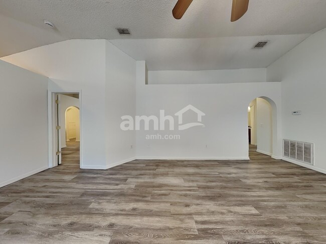 Building Photo - 3627 Gilmore Heights Rd N