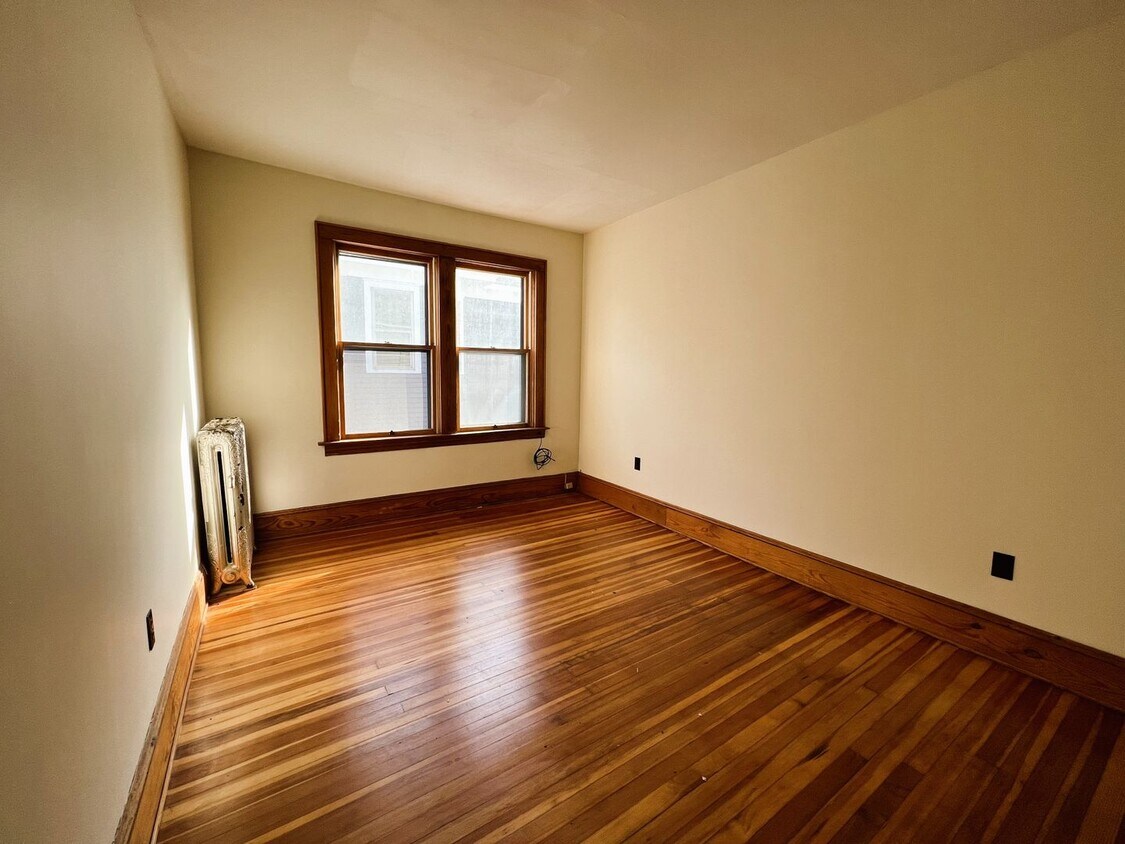 2327 Abbott St Unit 25 East, Pittsfield, MA 01201 Room for Rent in