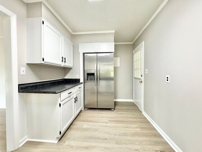 Building Photo - Cute 3 BR House Convenient to US-29 and We...