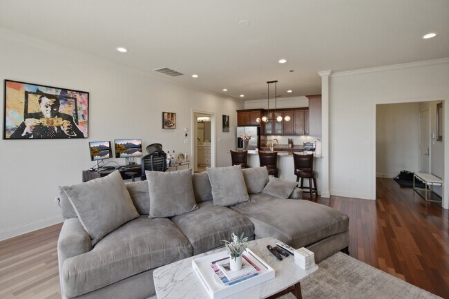 Foto del edificio - 2801 N Oakley Ave