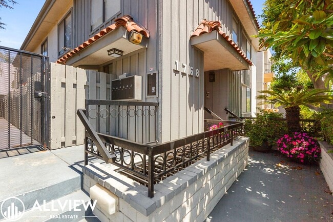 Building Photo - Beautifully Upgraded 2-Bed, 3-Bath Townhouse in Prime Westwood LA Area
