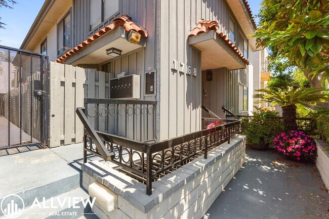 Foto del edificio - Beautifully Upgraded 2-Bed, 3-Bath Townhouse in Prime Westwood LA Area