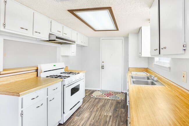 Foto del edificio - 15707 Baytree Dr